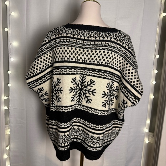 Shosho Black and White Snowflake Sweater - Picture 3 of 7